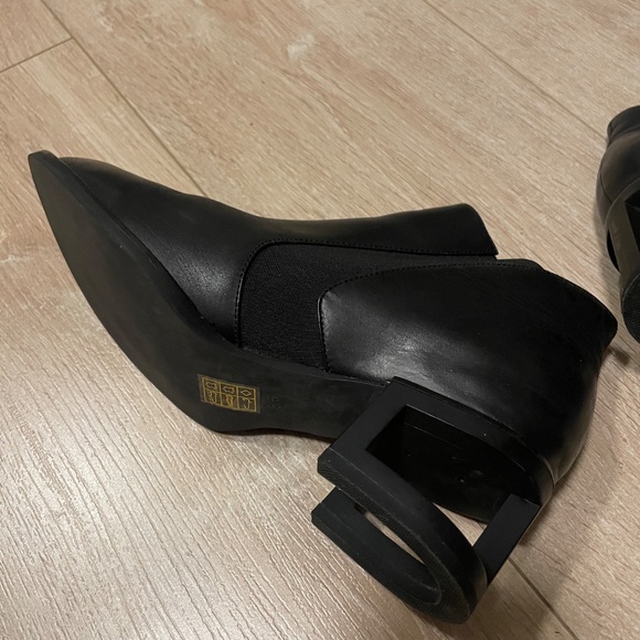 Size 8.5 Women’s Real Leather Ankle Boots - Black - Picture 4 of 5